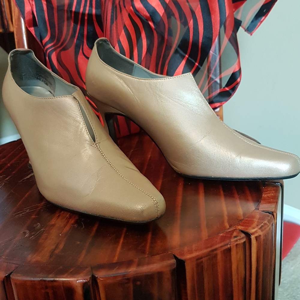 Shoes - Picture 2 of 4